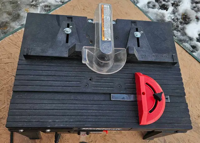 Router and Table - Photo 6