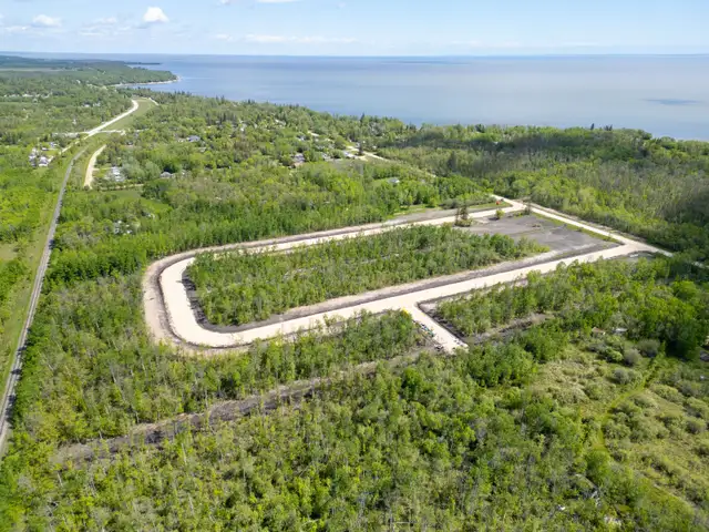 BUILDING LOTS, WALKING DISTANCE TO LAKE WINNIPEG