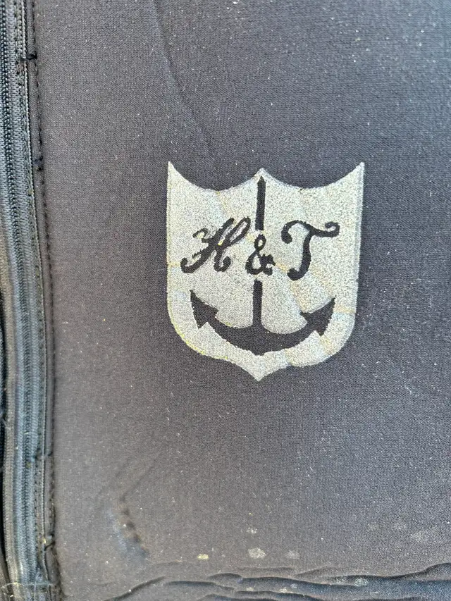 ONE SLIGHTY USED WOMANS WET SUITas pictured - Photo 2