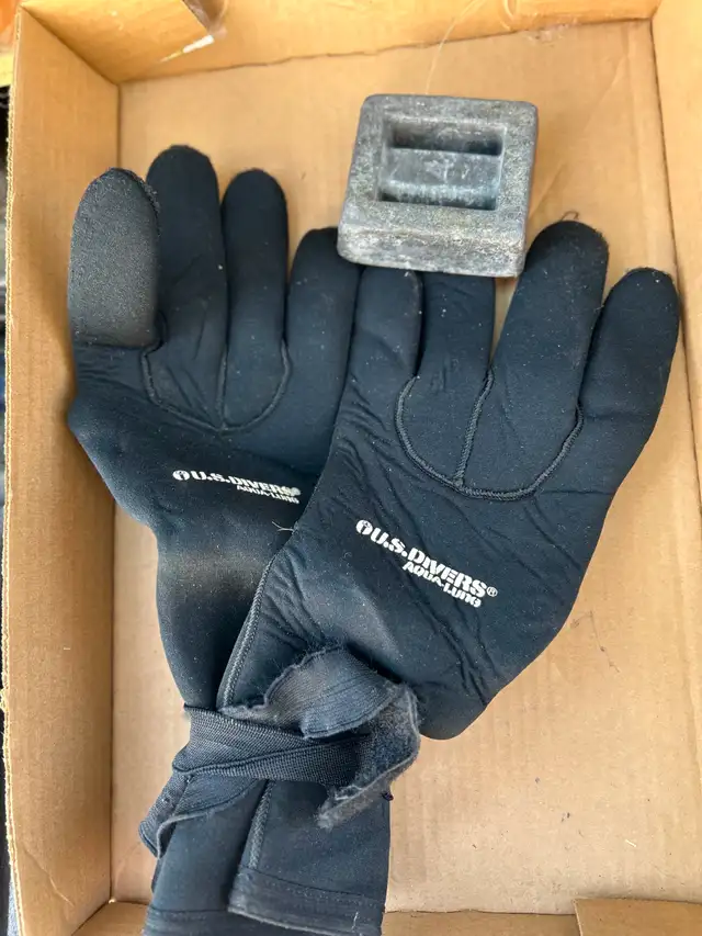 ONE SLIGHTY USED WOMANS WET SUITas pictured - Photo 3