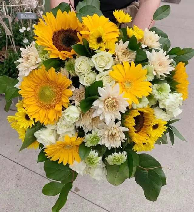 PRIVATE GARDENER (and florist) - Photo 10