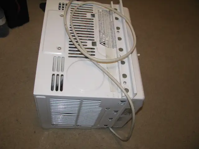 Window Air Conditioner - Photo 4