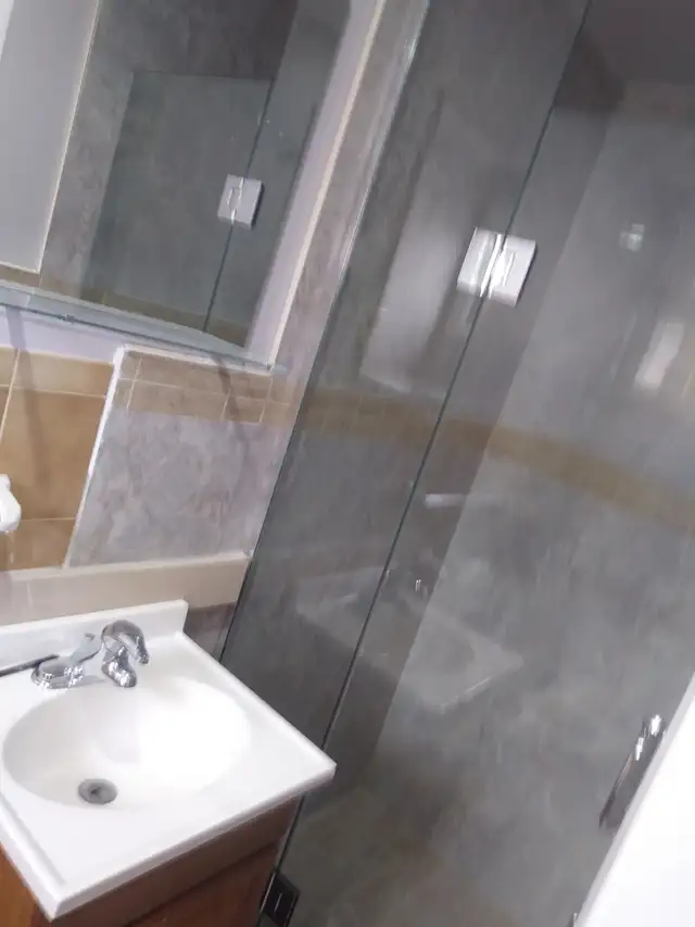 BRIGHT , CLEAN Furnished Room, utilities,WIFI inc.GROUND LEVEL - Photo 3