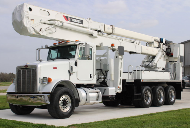2016 Peterbilt 365 Terex TM125 Bucket Truck - Photo 2