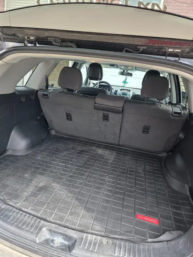 2013 Kia Sorento LX AWD – NEW ENGINE | No Accidents - Photo 4