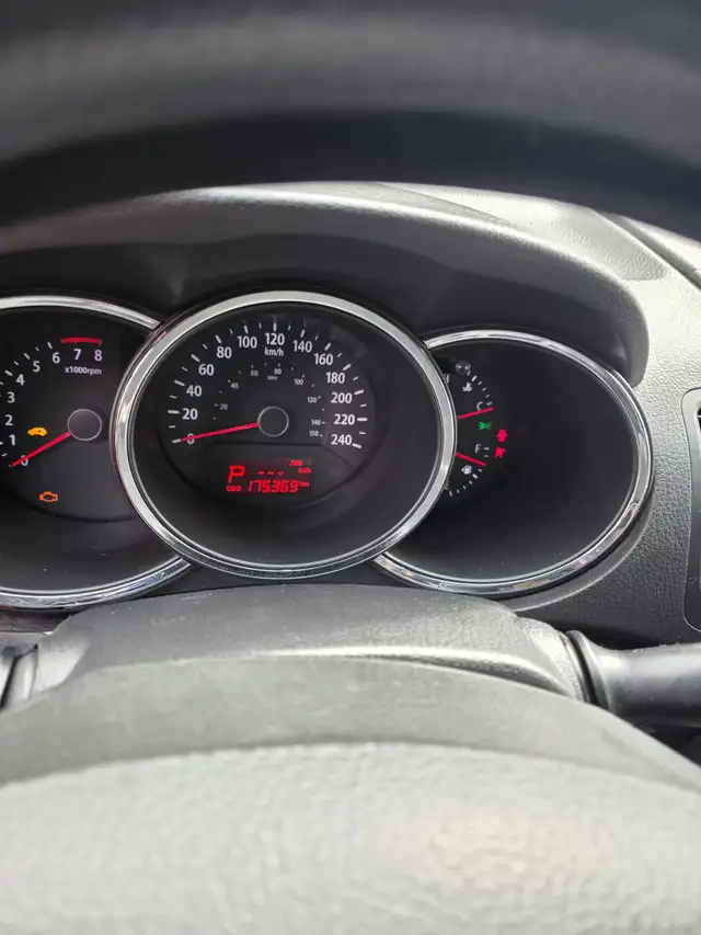 2013 Kia Sorento LX AWD – NEW ENGINE | No Accidents - Photo 10