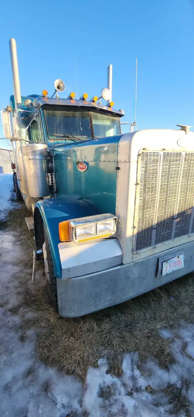 22000 pete 379 runs drives reliable truck