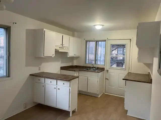 Grand 4 1/2 à loyer (Montréal-Nord) Eau chaude - Photo 3