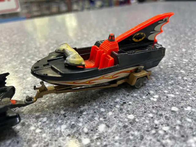 Corgi 267 Batmobile Boat and Trailer Damaged - Photo 3