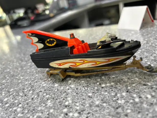 Corgi 267 Batmobile Boat and Trailer Damaged - Photo 5