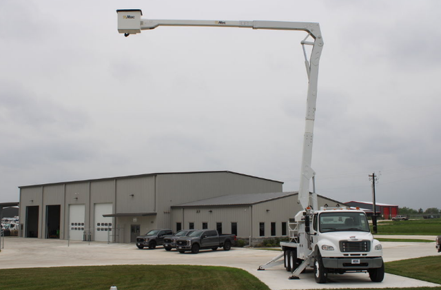 2018 Freightliner M2 Altec A77T Bucket Truck - Photo 4