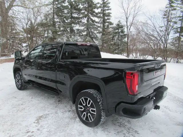 2024 GMC Sierra 1500 AT4 Crew Cab 4WD - Photo 3