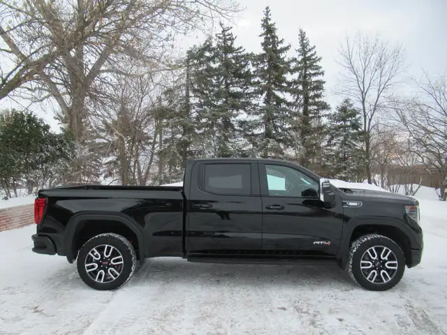 2024 GMC Sierra 1500 AT4 Crew Cab 4WD - Photo 8