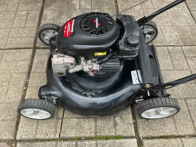 Lawn mower Yard Machines. - Photo 3