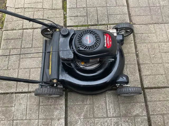 Lawn mower Yard Machines. - Photo 4