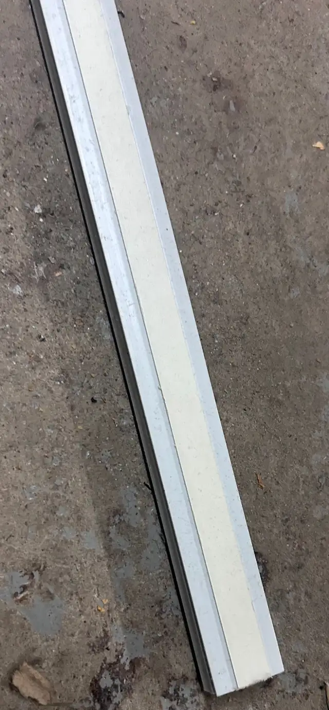 Wire Mould Raceway - 1' x 1/2' x 8 Foot - white plastic - Photo 2