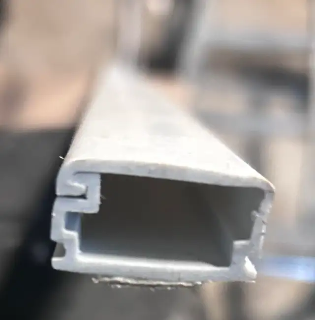 Wire Mould Raceway - 1' x 1/2' x 8 Foot - white plastic - Photo 3