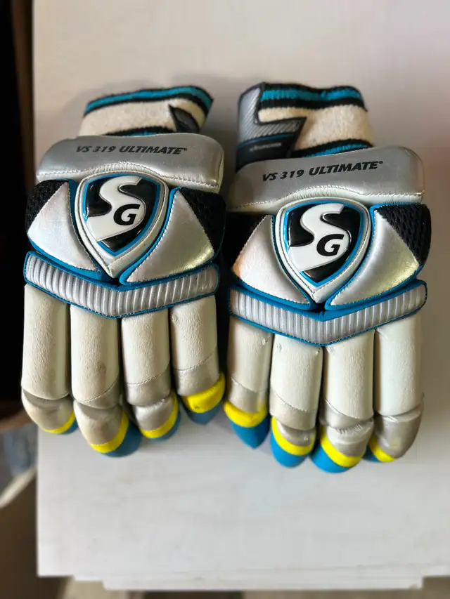 TWO SG MAXLITE ULTIMATE BATTING CRICKET GLOVES-SENIORAS PICTURE