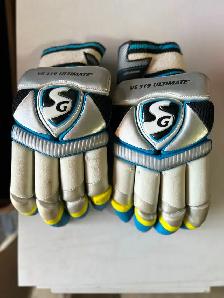 TWO SG MAXLITE ULTIMATE BATTING CRICKET GLOVES-SENIORAS PICTURE