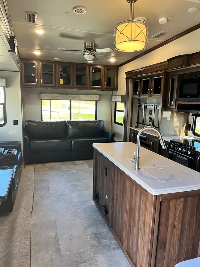 Luxury 5th wheel for sale