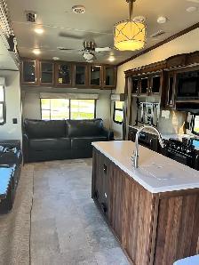 Luxury 5th wheel for sale