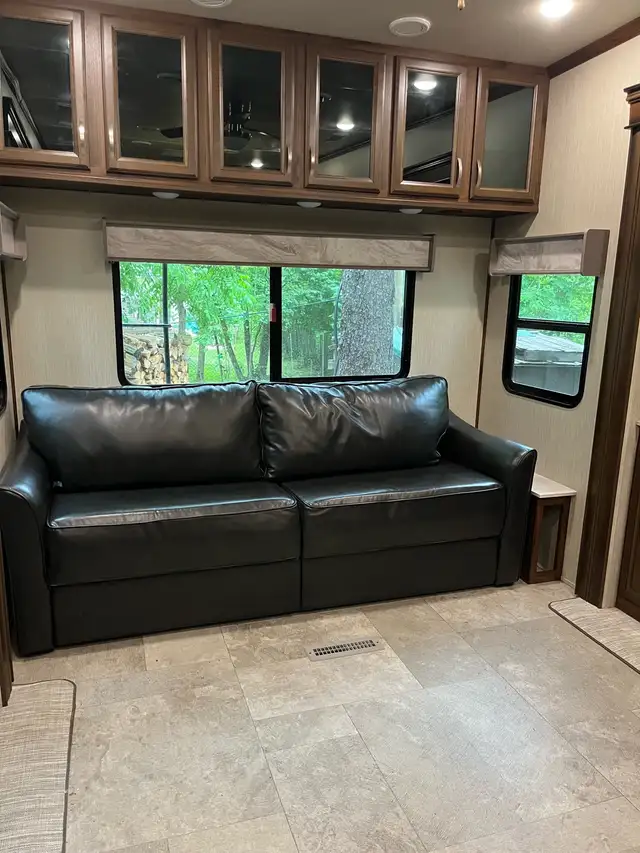 Luxury 5th wheel for sale - Photo 5