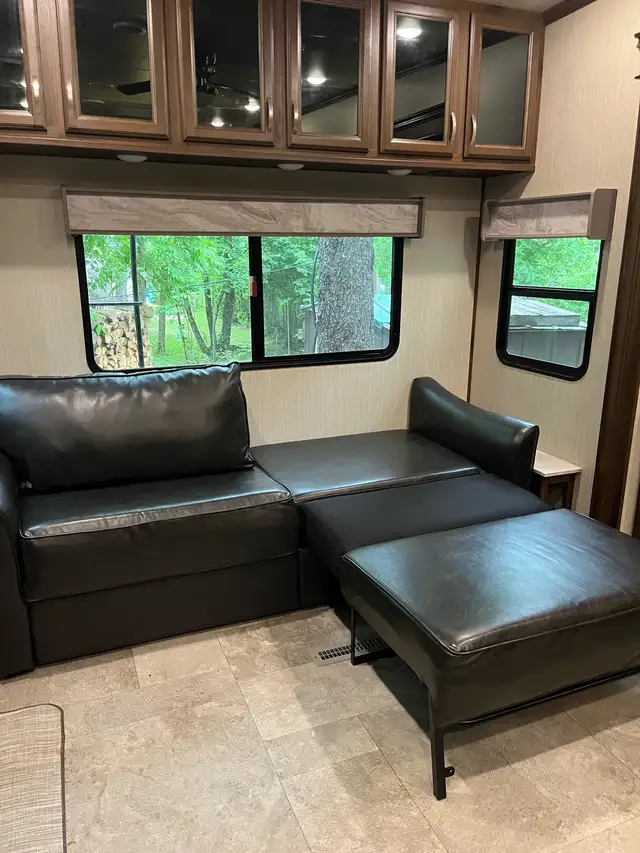 Luxury 5th wheel for sale - Photo 6