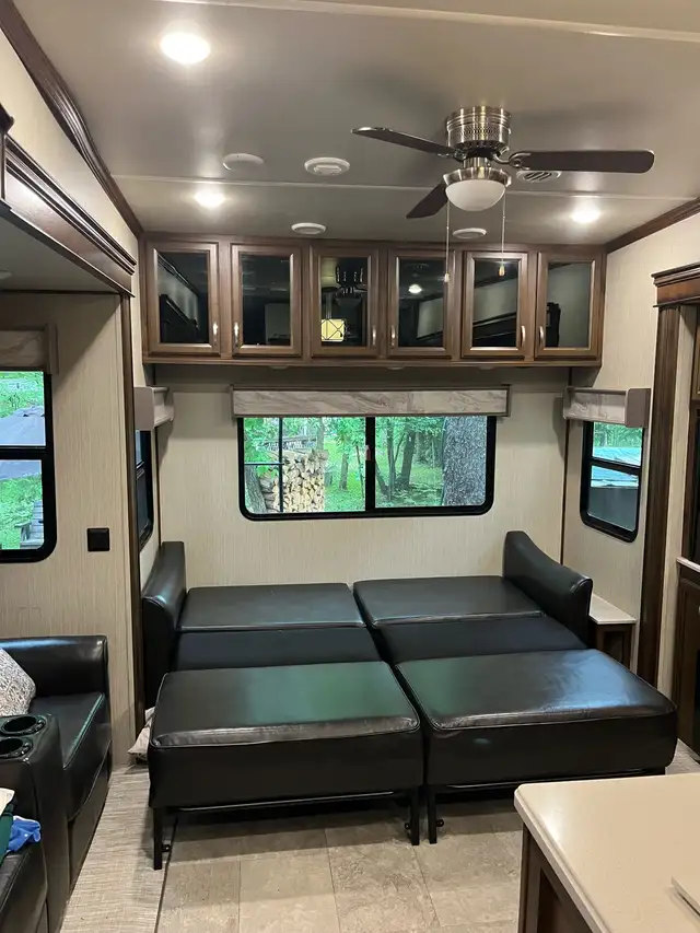 Luxury 5th wheel for sale - Photo 7