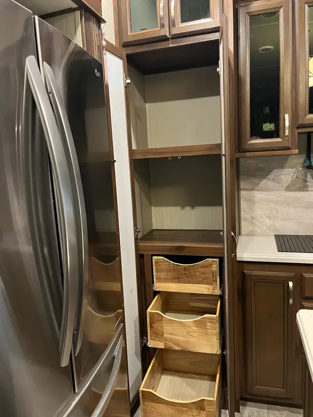 Luxury 5th wheel for sale - Photo 8