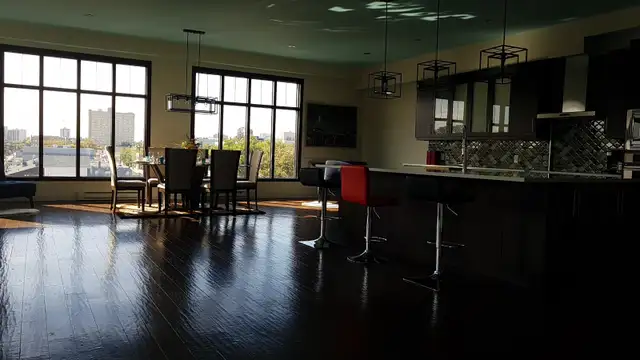 FANTASTIC OPPORTUNITY,LARGE 3BR 3BATH PENTH WALK TO SB HOSPITAL