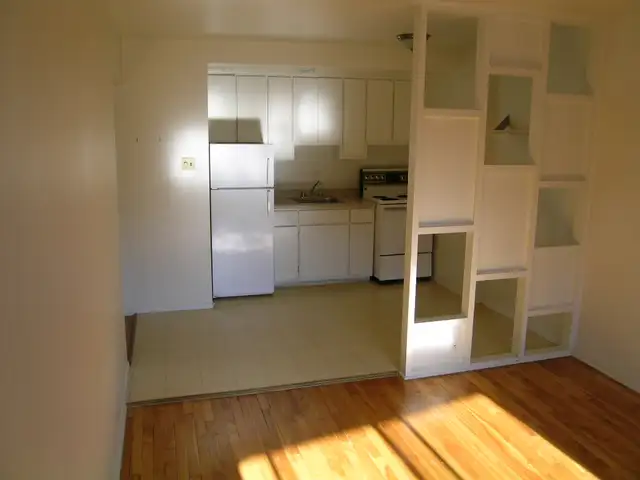 NDG  3½   Heated / Parking / Near loyola (Concordia) May/June - Photo 2