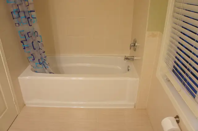 Room for Rent / York Uni. Village / North York - Photo 3