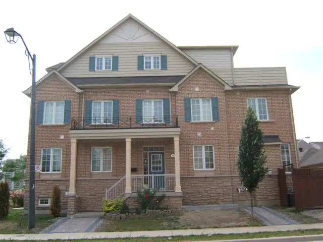 Room for Rent / York Uni. Village / North York - Photo 7