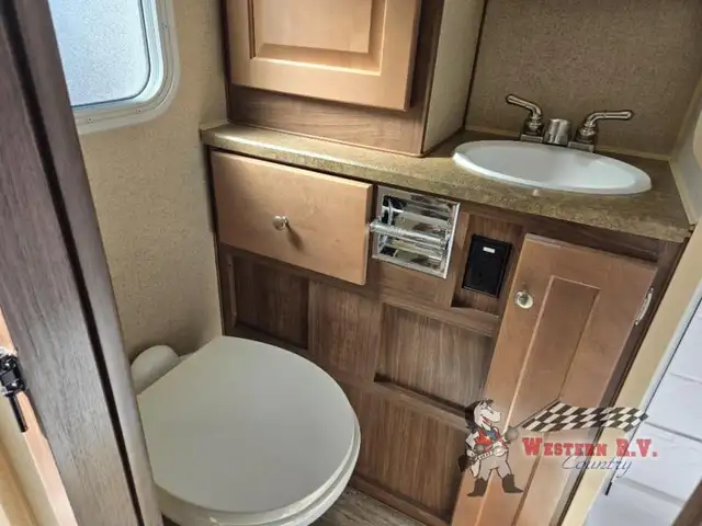 2019 Northwood Arctic Fox Camper 1140 Dry Bath - Photo 12
