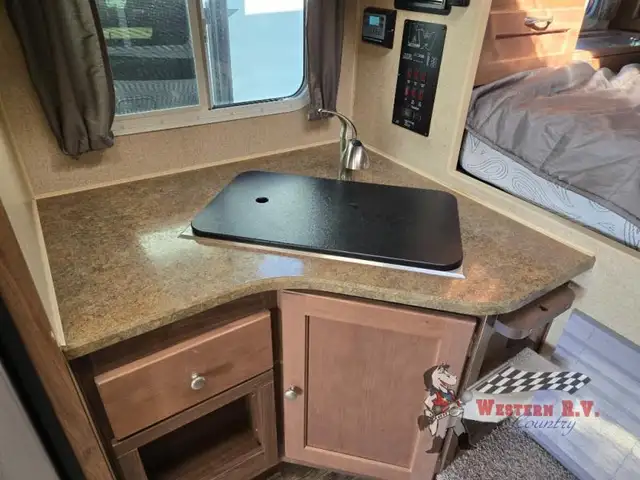 2019 Northwood Arctic Fox Camper 1140 Dry Bath - Photo 19