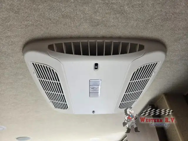 2019 Northwood Arctic Fox Camper 1140 Dry Bath - Photo 29