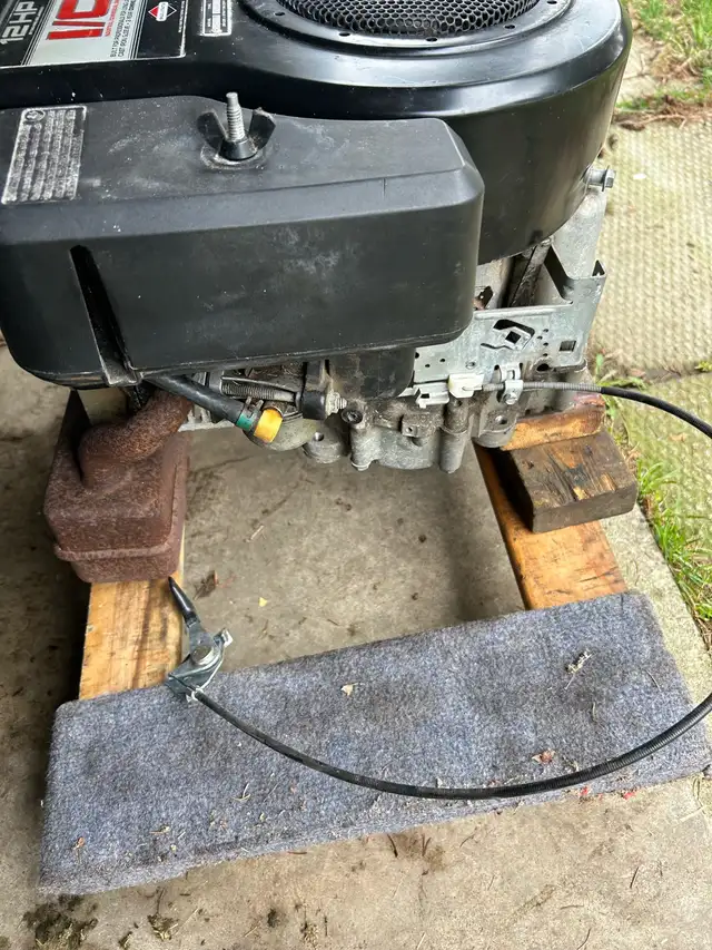 Briggs & Stratton 12hp Riding mower engine - Photo 4