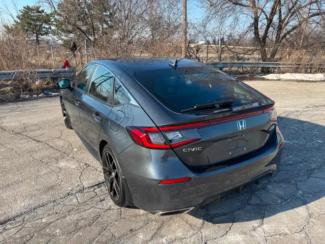 2023 Honda Civic Sport Touring Hatchback  Fully Loaded - Photo 6