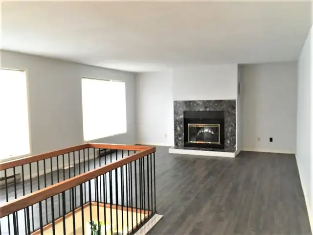 8 Bedroom house near Carleton University, available May 1st - Photo 3