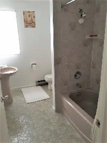 8 Bedroom house near Carleton University, available May 1st - Photo 5
