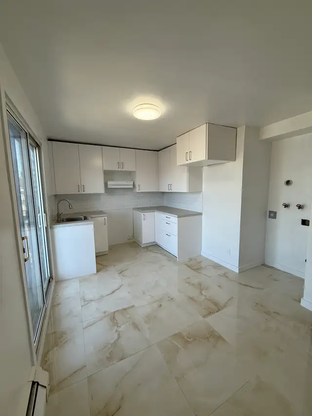 HEAT INCLUDED: 4 1/2 for rent, Chomedey Laval