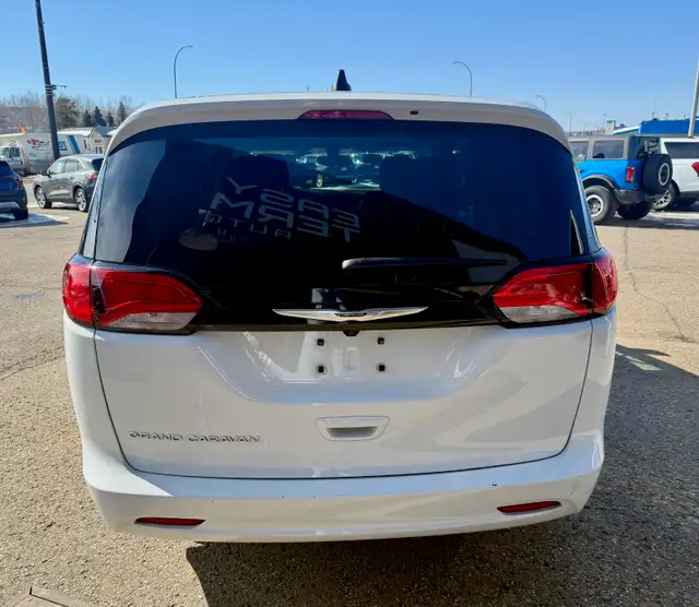 2022 Chrysler Grand Caravan (Minivan) - Photo 2