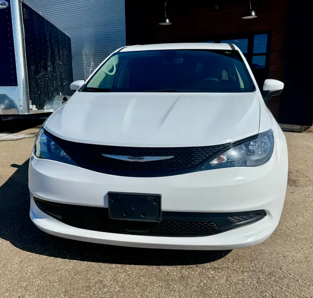 2022 Chrysler Grand Caravan (Minivan) - Photo 4