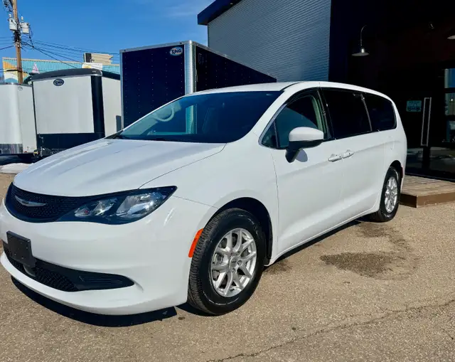 2022 Chrysler Grand Caravan (Minivan) - Photo 5