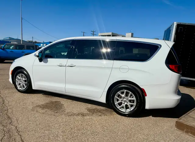 2022 Chrysler Grand Caravan (Minivan) - Photo 6