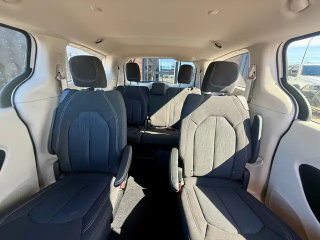 2022 Chrysler Grand Caravan (Minivan) - Photo 9