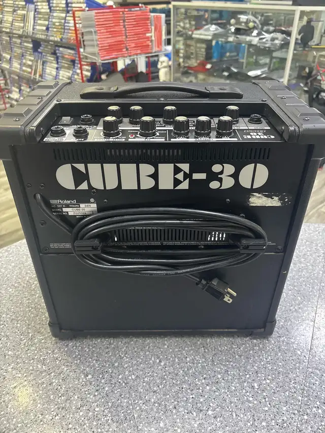 Roland Cube 30 34 Watt Guitar Amplifier - Photo 3