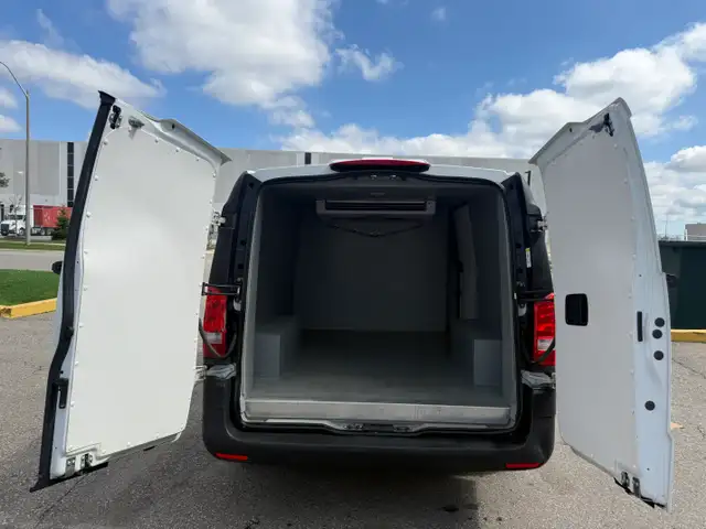 2020 Mercedes-Benz Metris Cargo Van METRIS - REEFER - 136WB - Photo 11