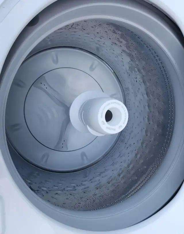 Maytag HE washer - stainless steel tub, digital - Photo 2