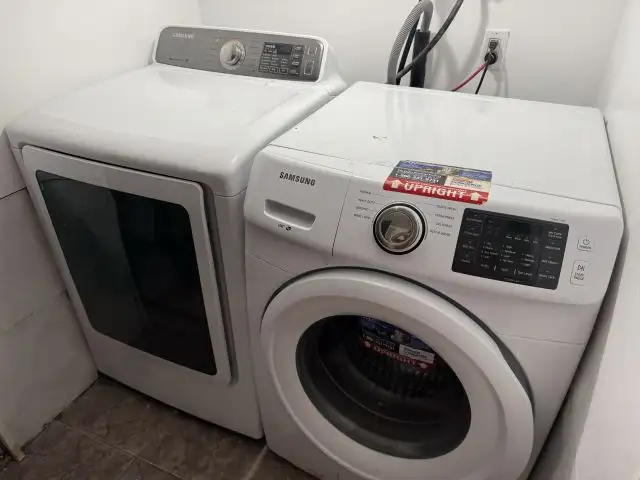 281 Collingwood 4/5 bedroom - Photo 9